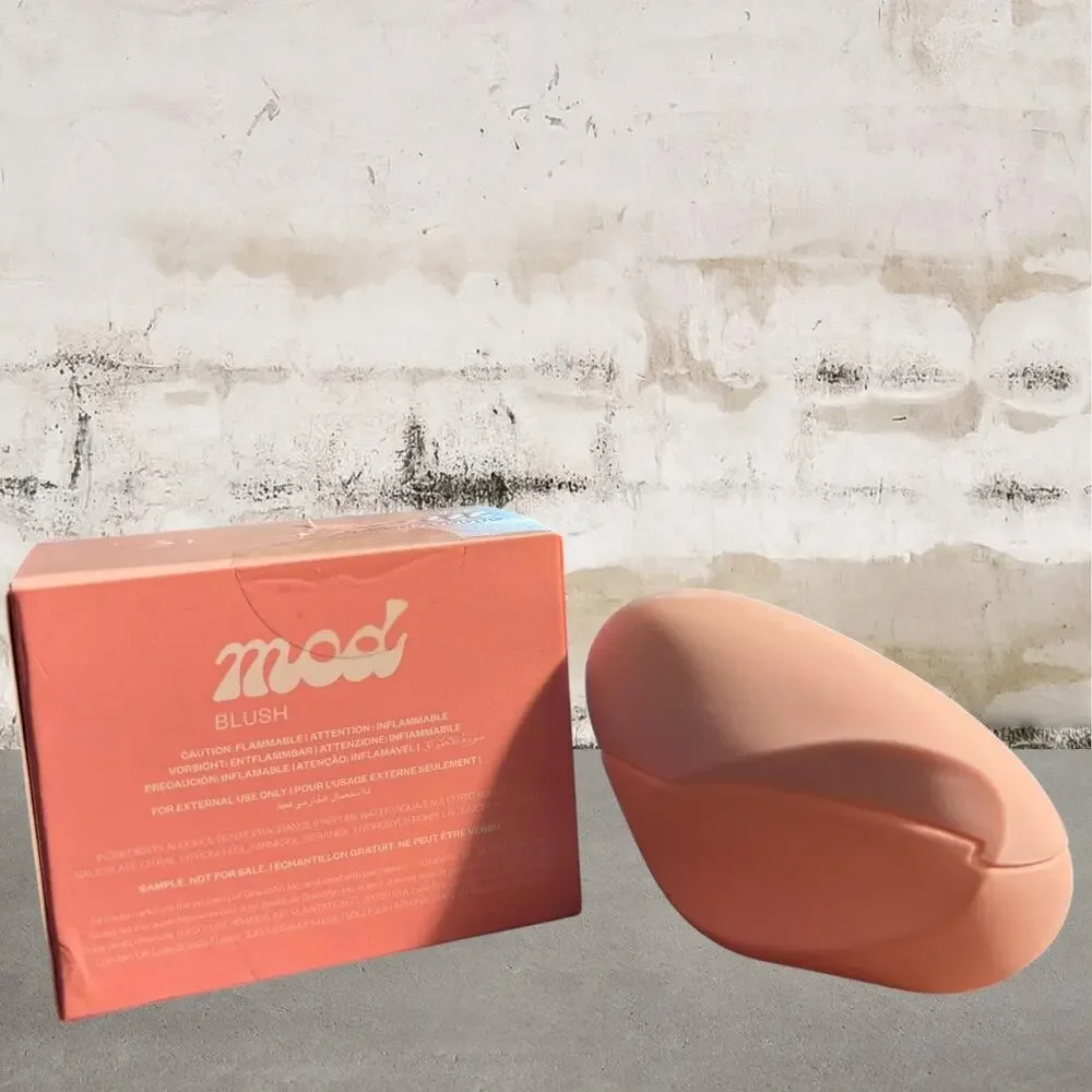 Ariana Grande MOD Blush Dabber NIB